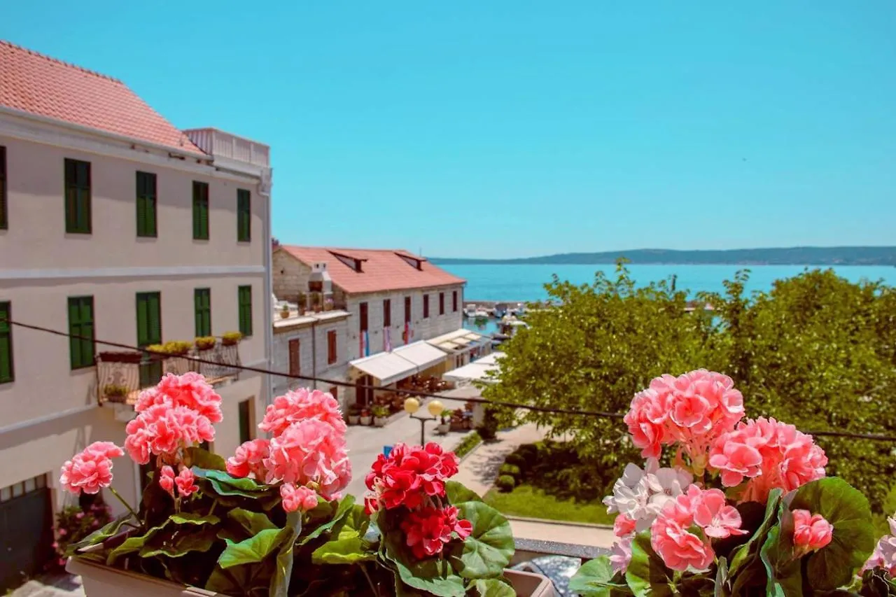 Benjamin Hotel Kaštela 3*,